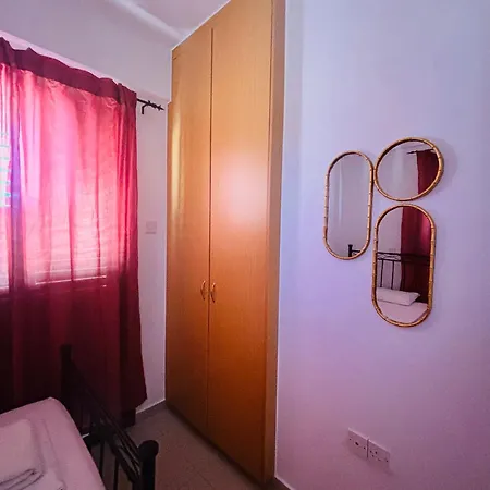 Pavlina Айя-Напа